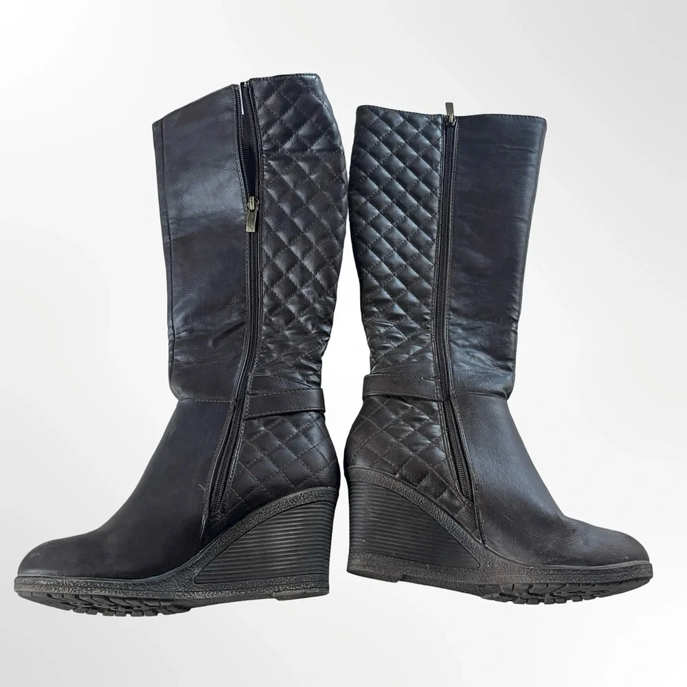 Vapose NY Brown Quilted Wedge Boots in size 8